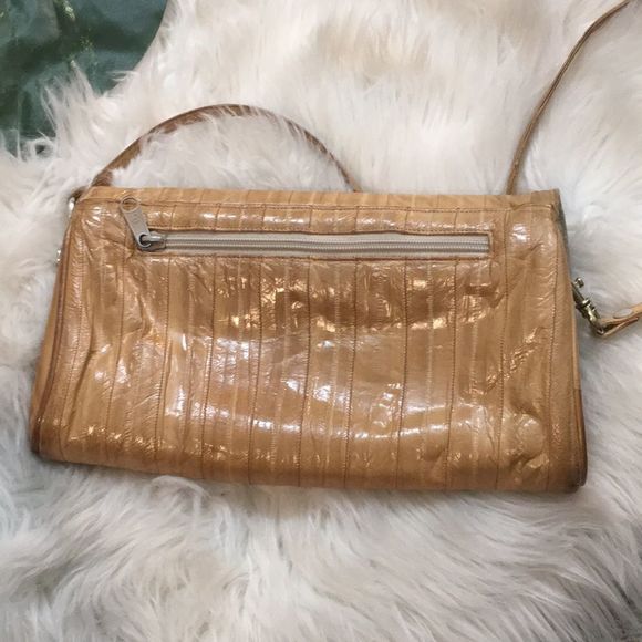 Cream tan colored eelskin shoulder bag - Picture 4 of 7